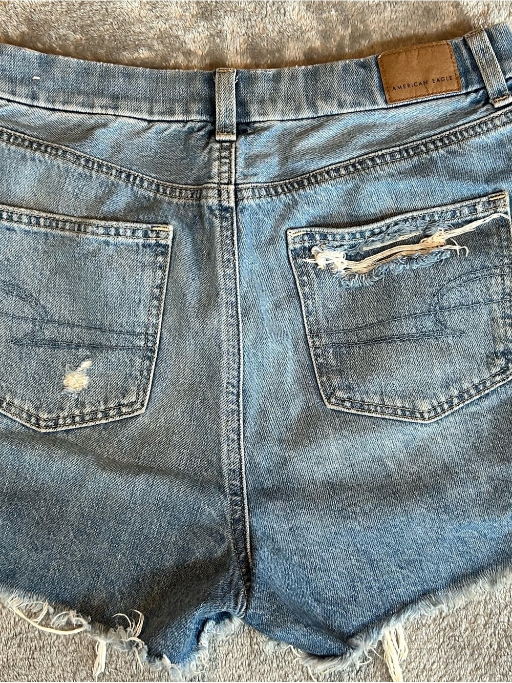 American Eagle Women's Size 6 Curvy Mom Short Stretch Denim Distressed High Rise - Picture 3 of 10